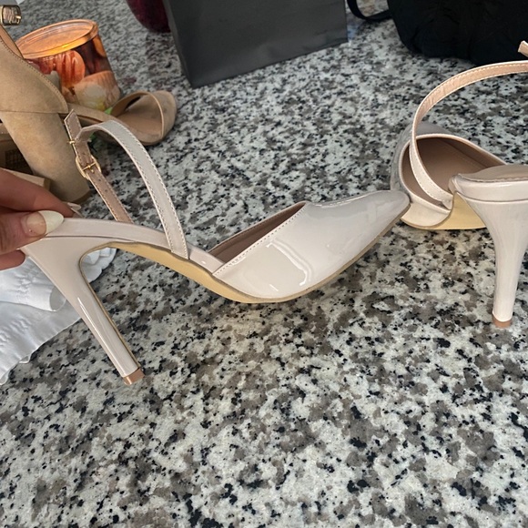 Point toe heels - Picture 2 of 5